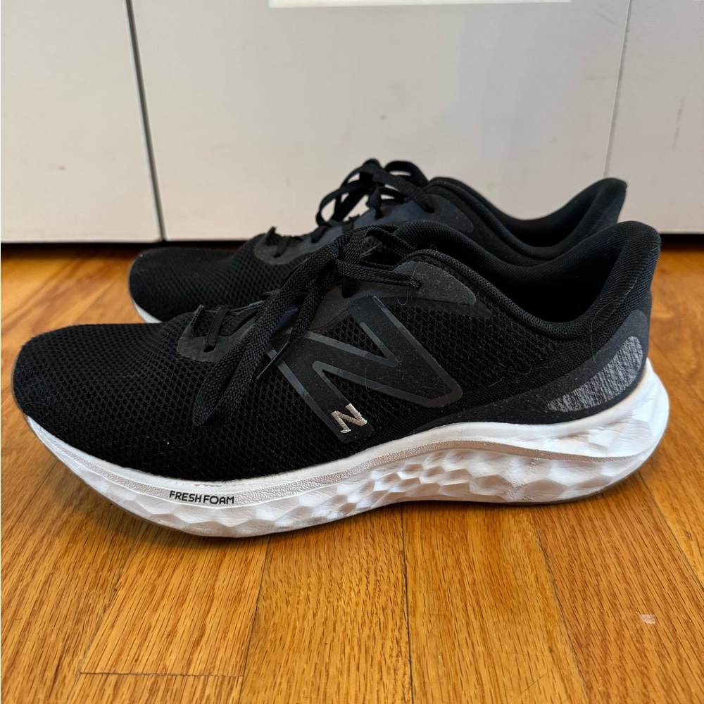 New Balance Black and White Fresh Foam Arishi Sneakers